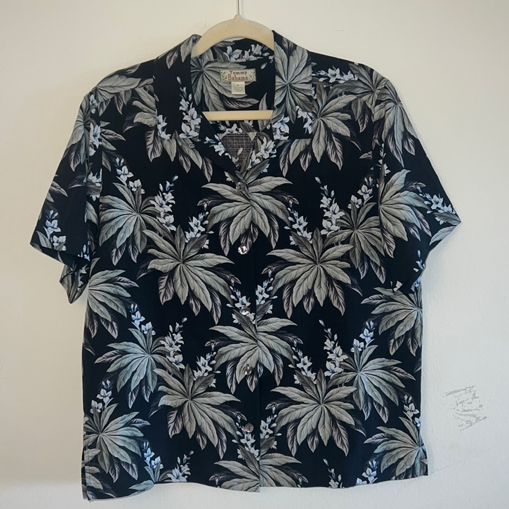 Vintage Tommy Bahama silk Hawaiian button down shirt Size M